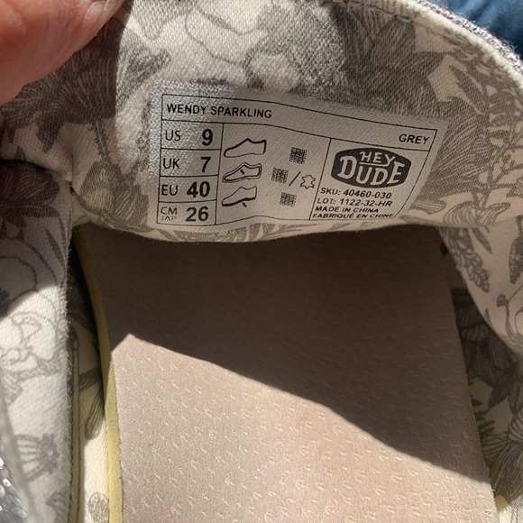 Hey Dude Wendy Stretch Sparkling White Silver Loafers Size 9 Women’s - Picture 3 of 6